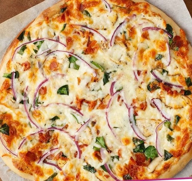 Large 16” Chicken Alfredo Pizza.